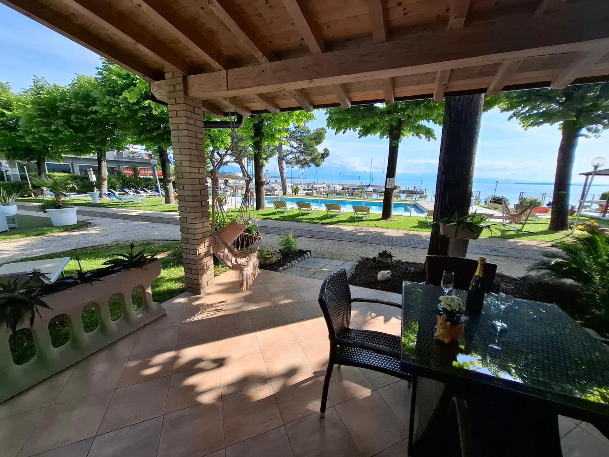 Villaggio Turistico Dei Tigli Padenghe sul Garda Szoba fotó