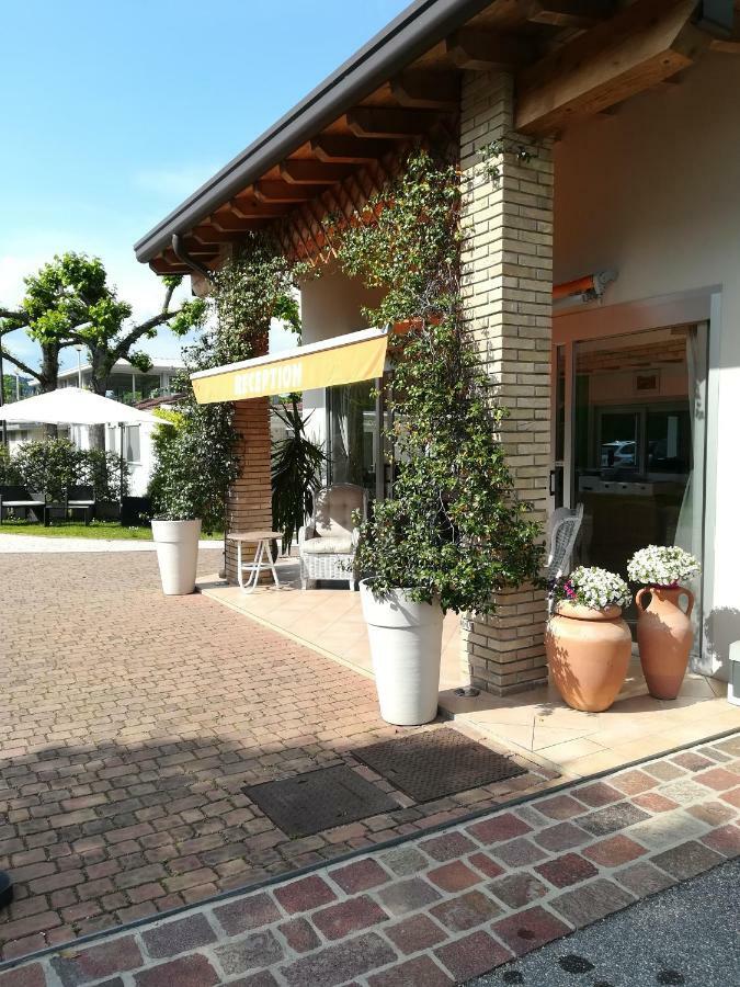 Villaggio Turistico Dei Tigli Padenghe sul Garda Kültér fotó